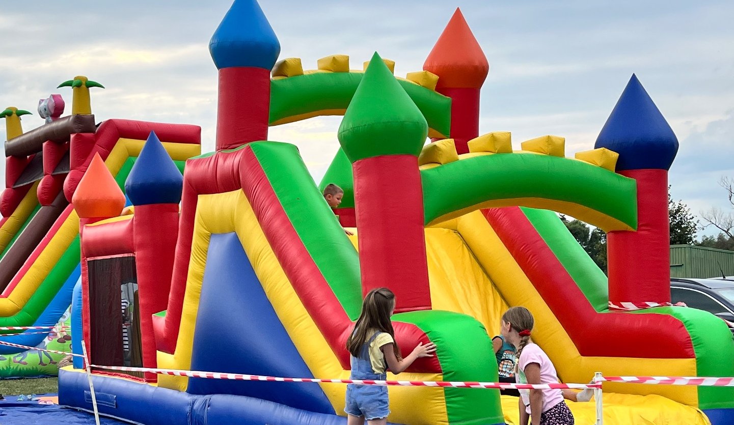 Vadaš Štúrovo kúpalisko nafukovacie atrakcie